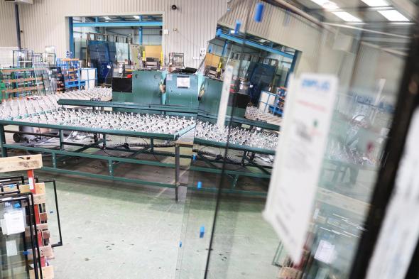 توزیع کننده شیشه دوجداره