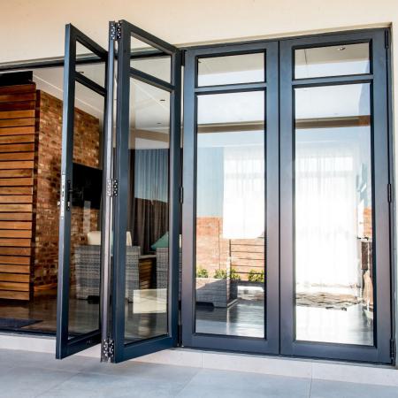 مختصری درباره ی پنجره های آکاردئونی موجود در بازار