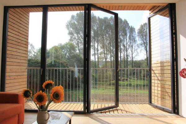 عرضه مستقیم پنجره آکاردئونی با کیفیت در اصفهان